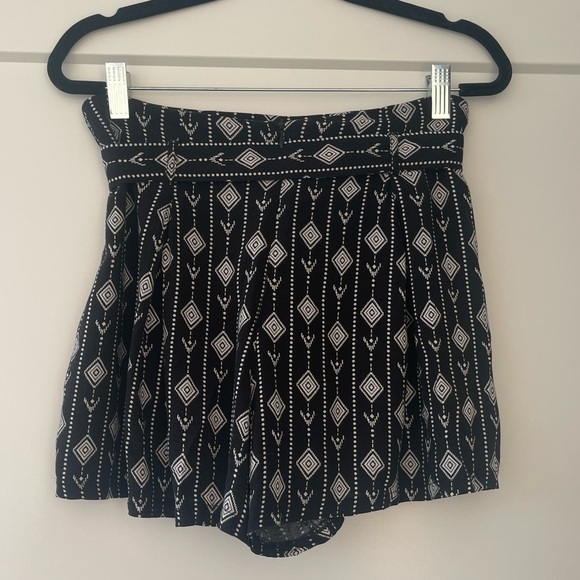 Forever 21 - Print Shorts (Medium) - Picture 3 of 4